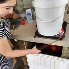 rellenando botellas